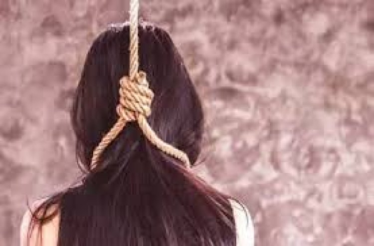 मैं थक चुकी हूं..अब जीना नहीं चाहती.. ये सब बातें एक कागज पर लिखकर फांसी के फंदे से लटक गई संजना