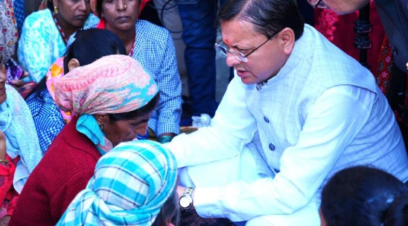 आपदा प्रभावितों संग दीपावली मनाने पहुंचे मुख्यमंत्री पुष्कर सिंह धामी
