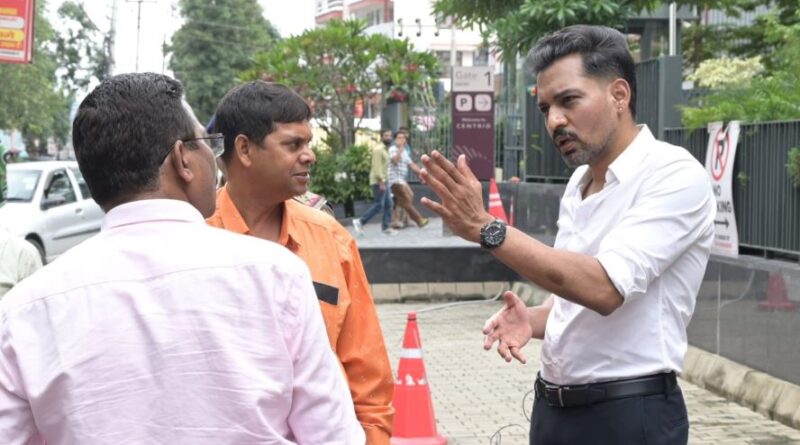 सीमाद्वार जलभराव पर डीएम सख्त, 24 घंटे में सफाई और डिवाटरिंग के निर्देश