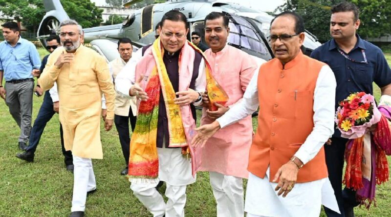 देवभूमि पहुंचे कृषि मंत्री शिवराज सिंह चौहान, सीएम धामी ने किया स्वागत