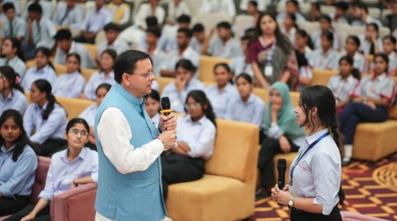 युवा नौकरी तलाशने के बजाय रोजगार देने वाले बनें: सीएम धामी