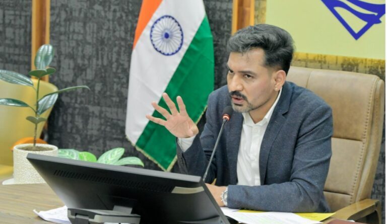 देहरादून की सड़कें होंगी गड्ढामुक्त, 15 सितंबर से युद्धस्तर पर शुरू होगा काम