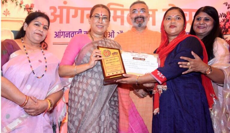 आंगनबाड़ी केंद्र है बच्चों के भविष्य की बुनियाद रखने का प्रथम आयाम- रेखा आर्या