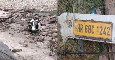 देवप्रयाग में बड़ा सड़क हादसा, 150 मीटर गहरी खाई में गिरी कार, दो की मौत