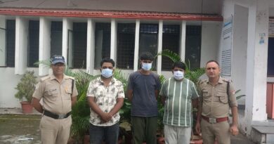 देहरादून में सड़क पर हुड़दंग करना पड़ा भारी, पुलिस ने तीन लोगों को हिरासत में लिया