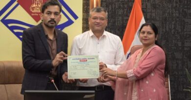 देहरादून में जिला योजना समिति के नवनिर्वाचित सदस्यों को मिले प्रमाण पत्र