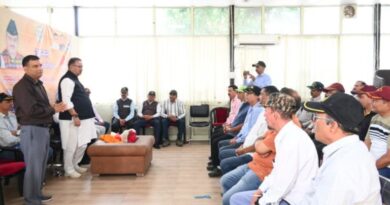 सैनिक कल्याण मंत्री गणेश जोशी से पूर्व सैनिक संगठनों के पदाधिकारियों एवं पूर्व सैनिकों ने की भेंट