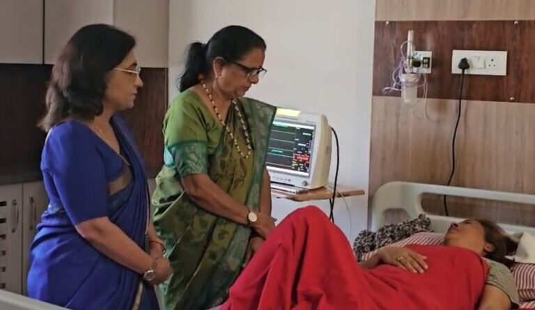 अस्पताल में भर्ती मंत्री रेखा आर्य की स्थिति का संज्ञान लेने पहुंचीं महिला आयोग अध्यक्ष